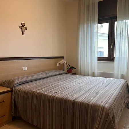 Casa Di Ospitalita Religiosa San Francesco D'assisi - Ba Otel *