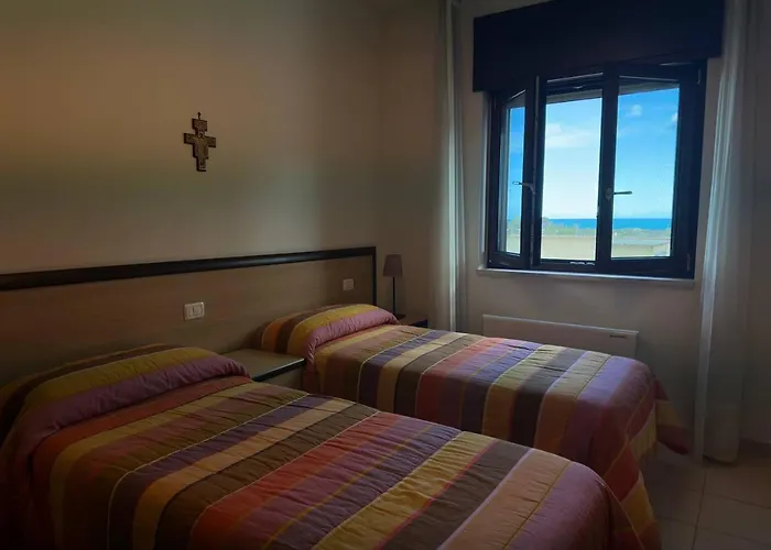 Casa Di Ospitalita Religiosa San Francesco D'assisi - Ba מלון *