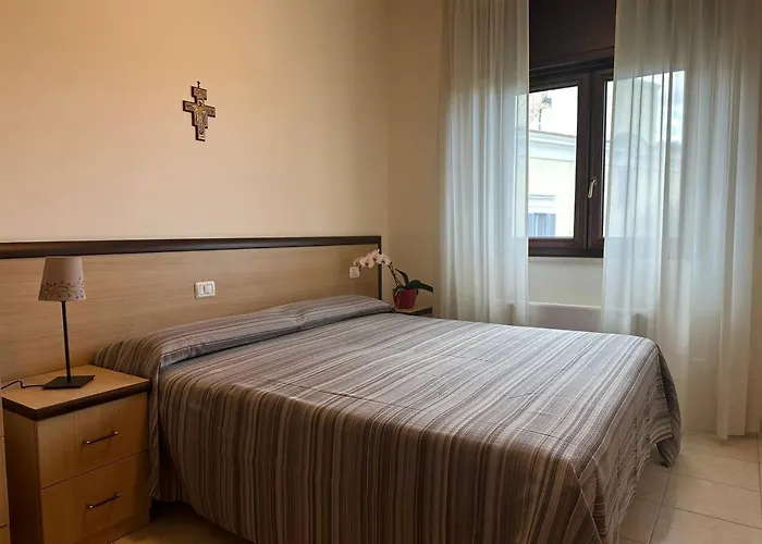 Casa Di Ospitalita Religiosa San Francesco D'assisi - Ba מלון *